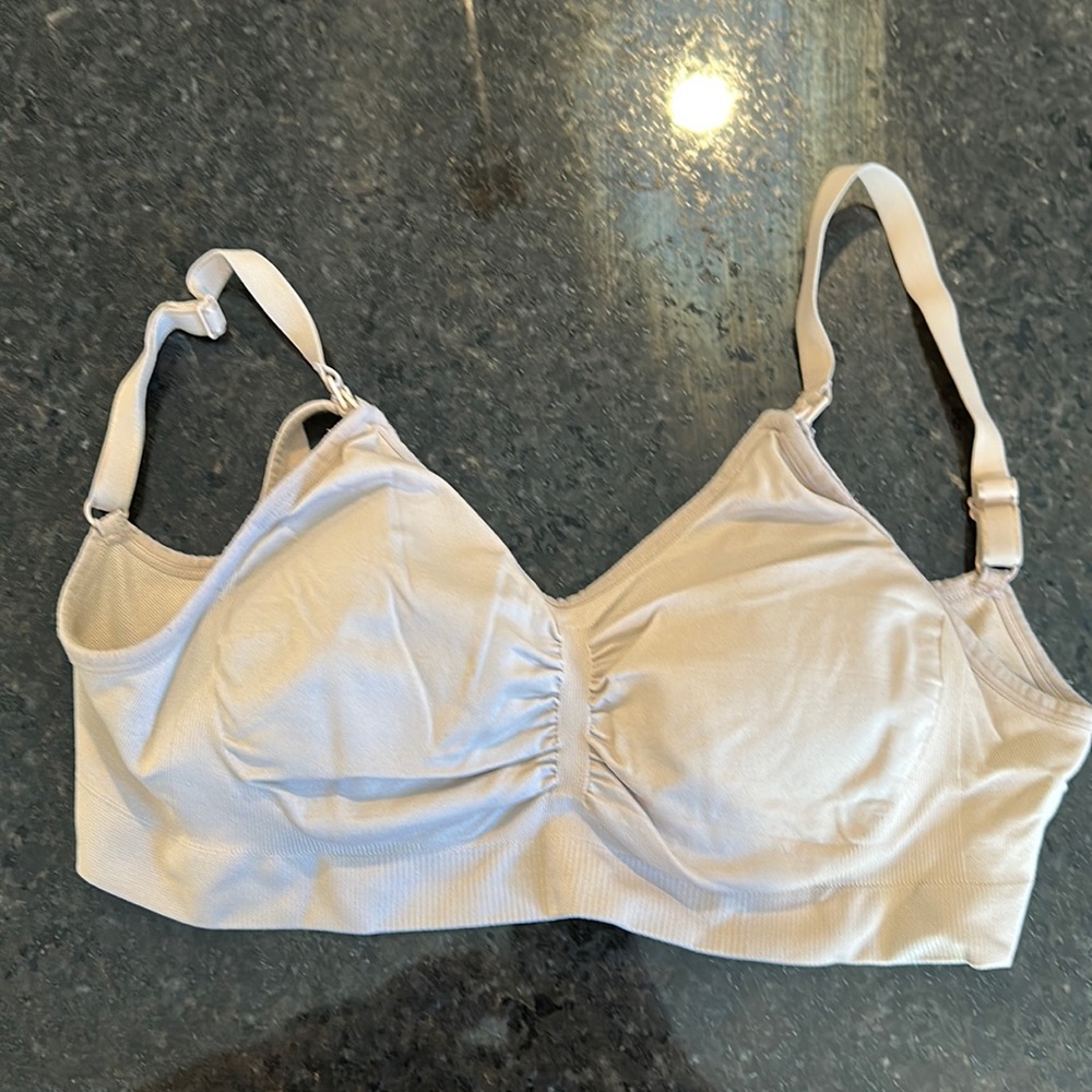 4 nursing bras and nursing pads